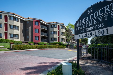 Alder Court Santa Ana, CA Community Exterior